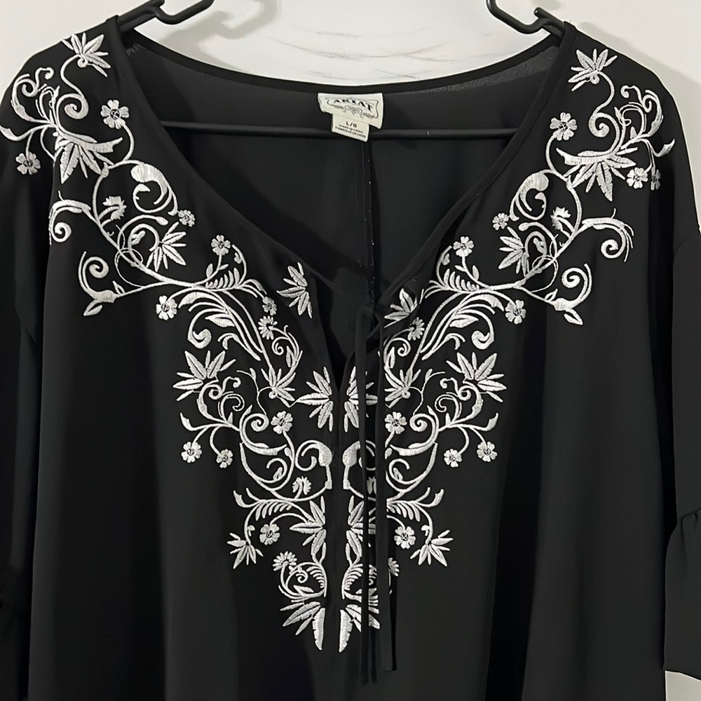 Black Ariat flowy blouse. Size L